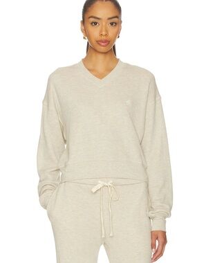 Eterne Cropped V-neck Sweatshirt in Heather Oatmeal